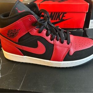Jordan 1 Reverse Bred Mid